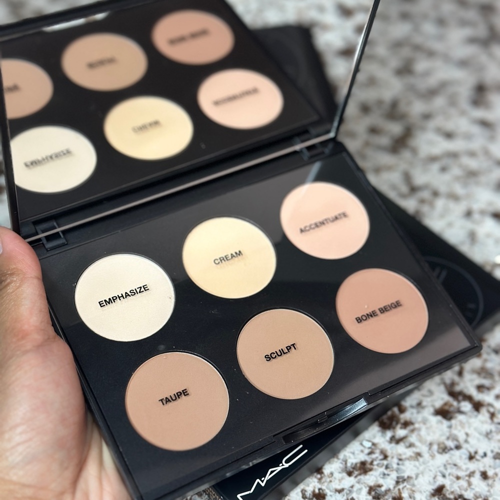 BRAND NEW MAC - Studio Fix - Sculpt and Shape Contour Palette - LIGHT/MEDIUM